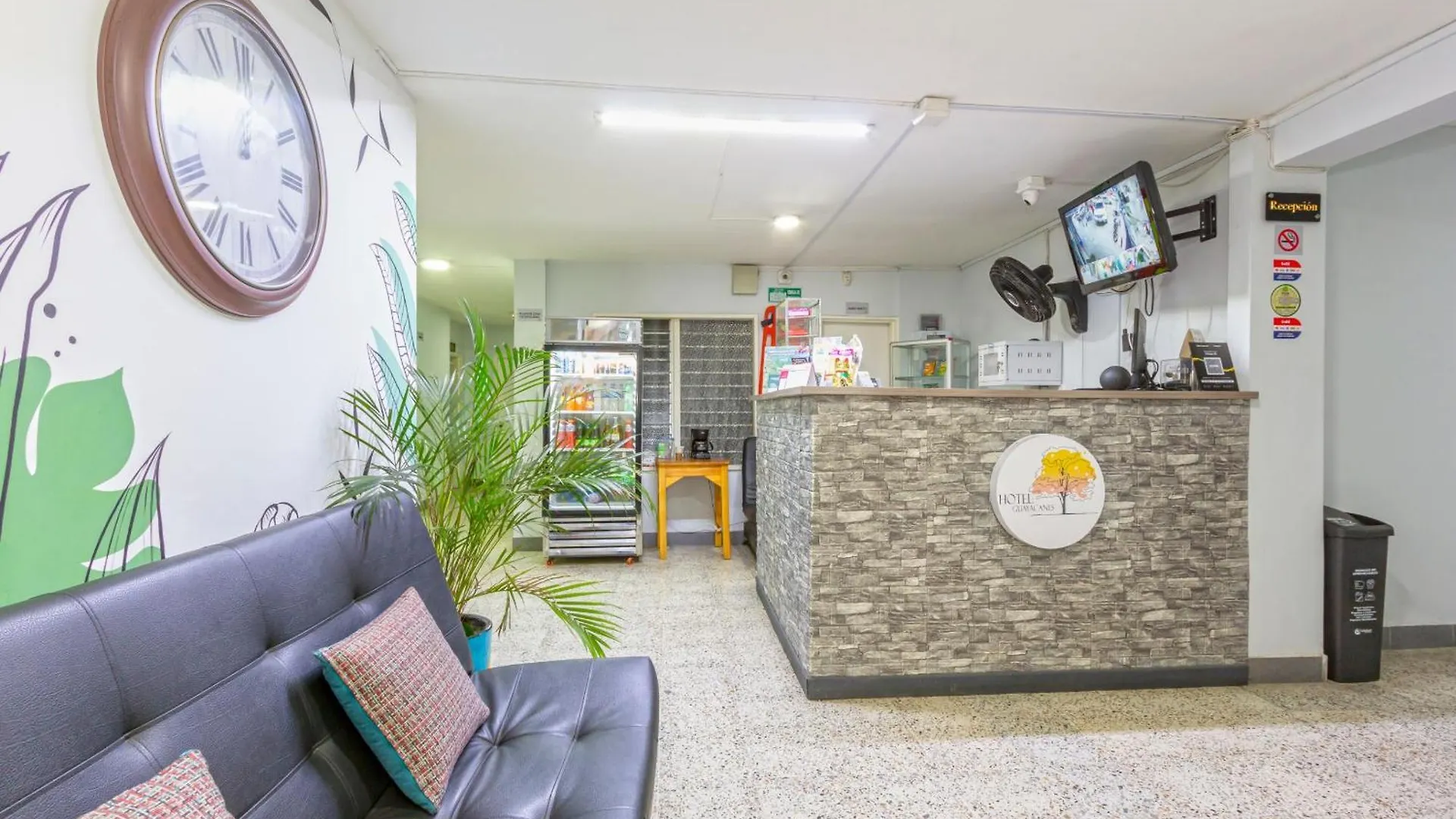 Hotel Guayacanes 70 Medellín