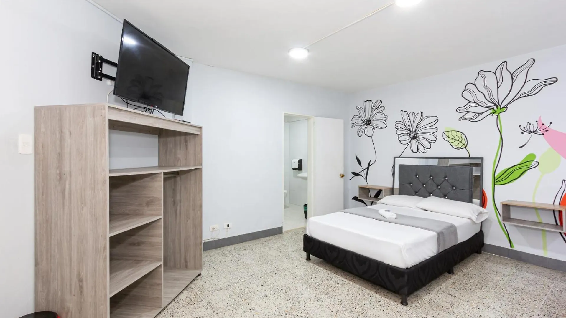 Hotel Guayacanes 70 Medellin