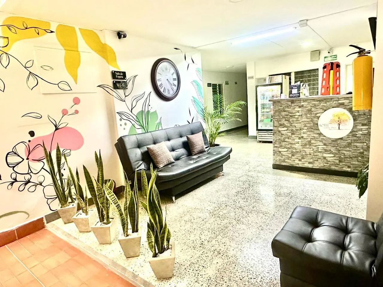 Hotel Guayacanes 70 Medellín