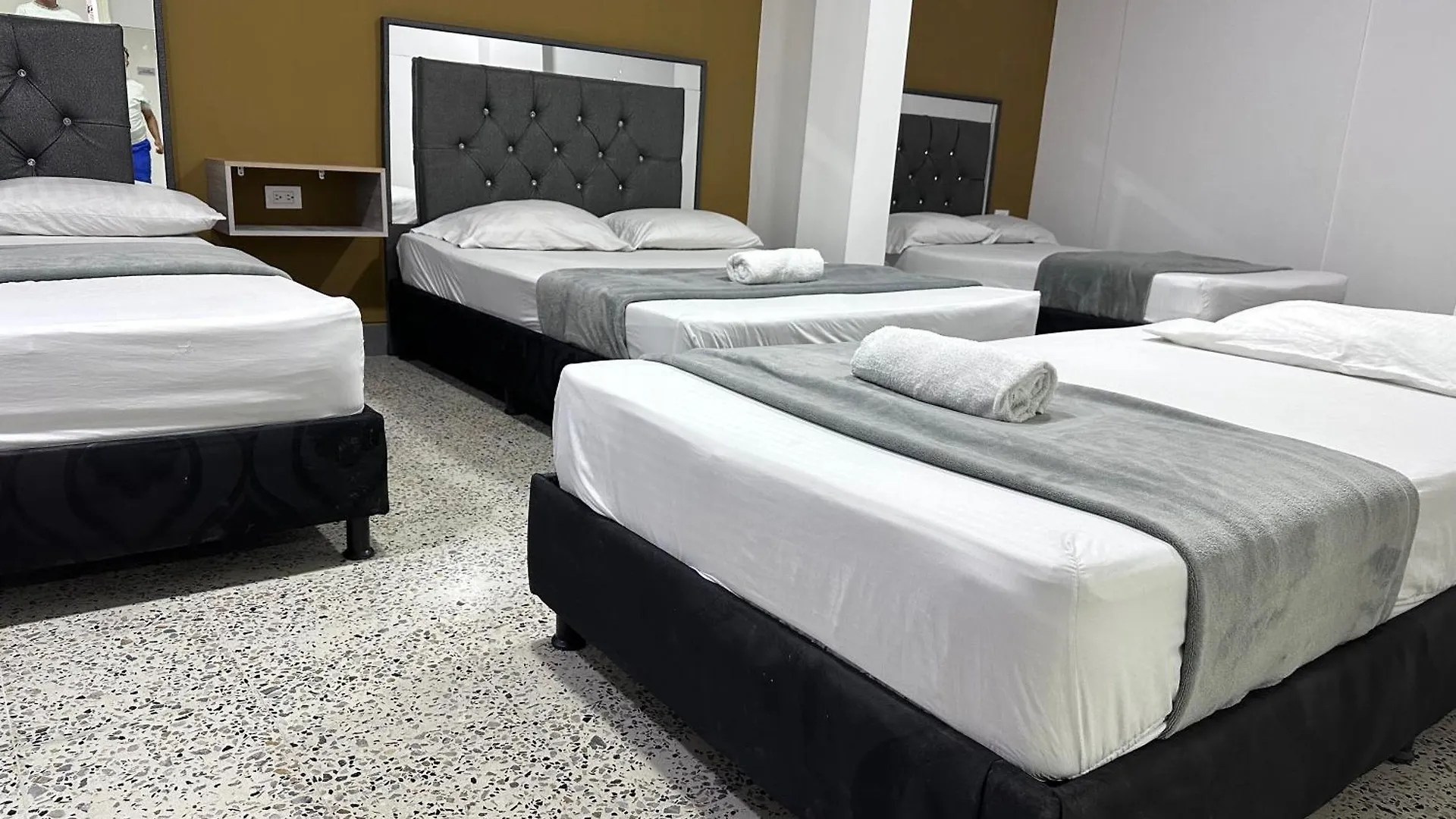 מדיין Hotel Guayacanes 70 קולומביה