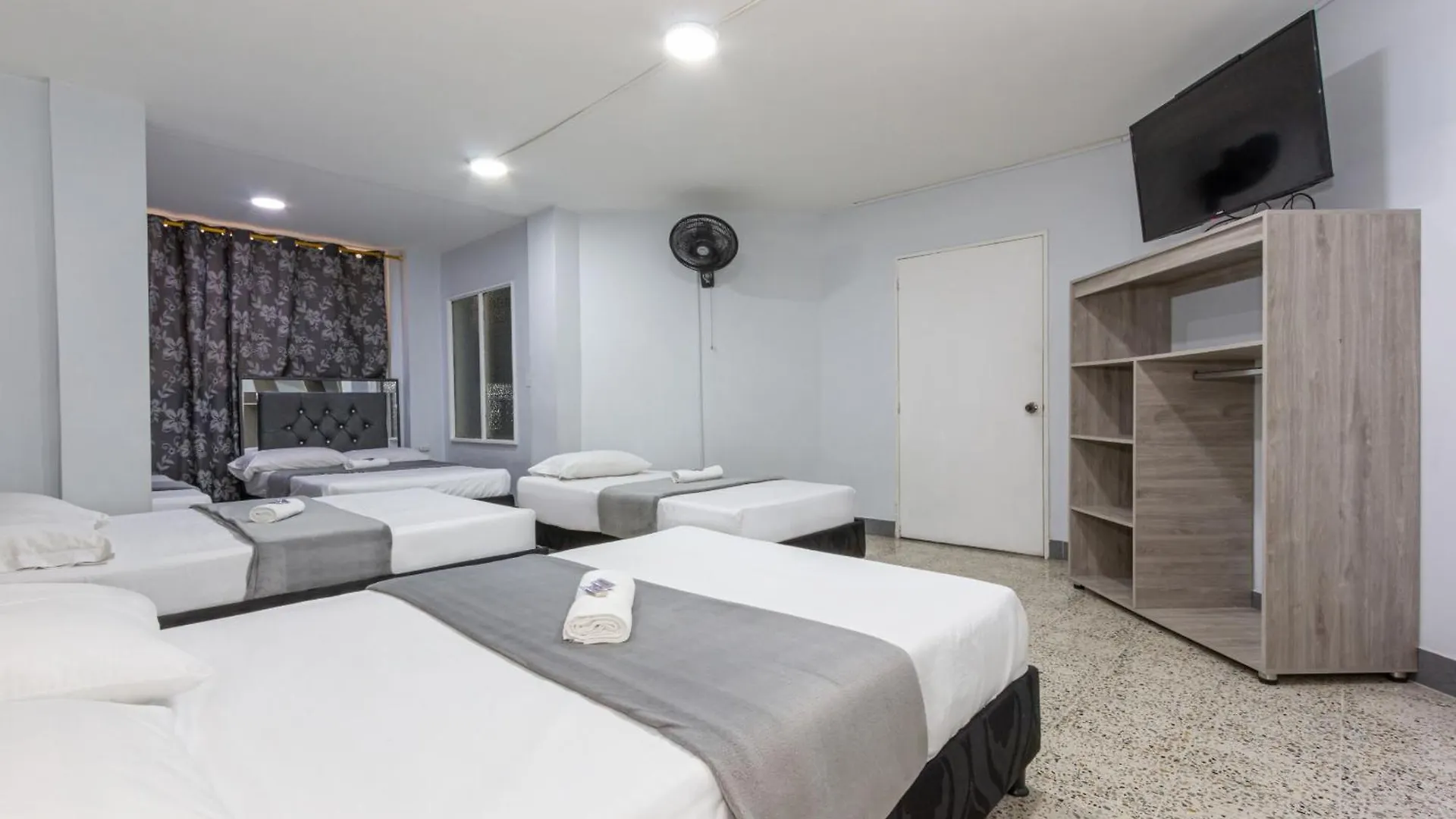 Hotel Guayacanes 70 Medellín Pensjonat